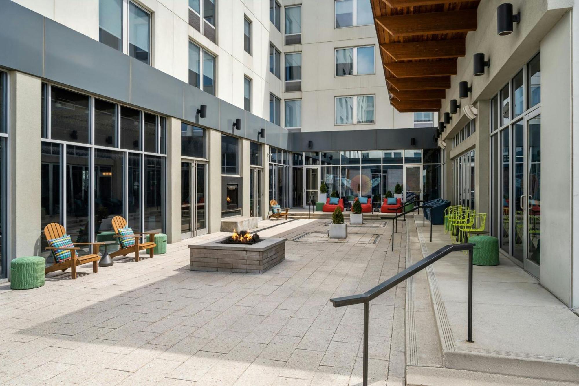 Aloft Chicago O'Hare Hotel Rosemont Exterior photo